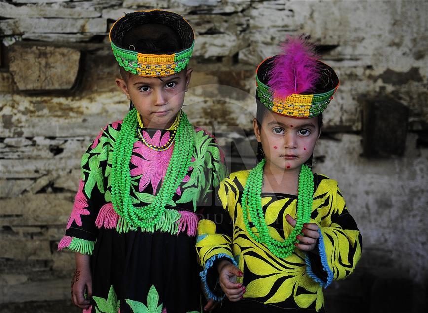 Čuvarice tradicije u Pakistanu: Žene iz naroda Kalash koji vjeruje da je potomak Aleksandra Velikog