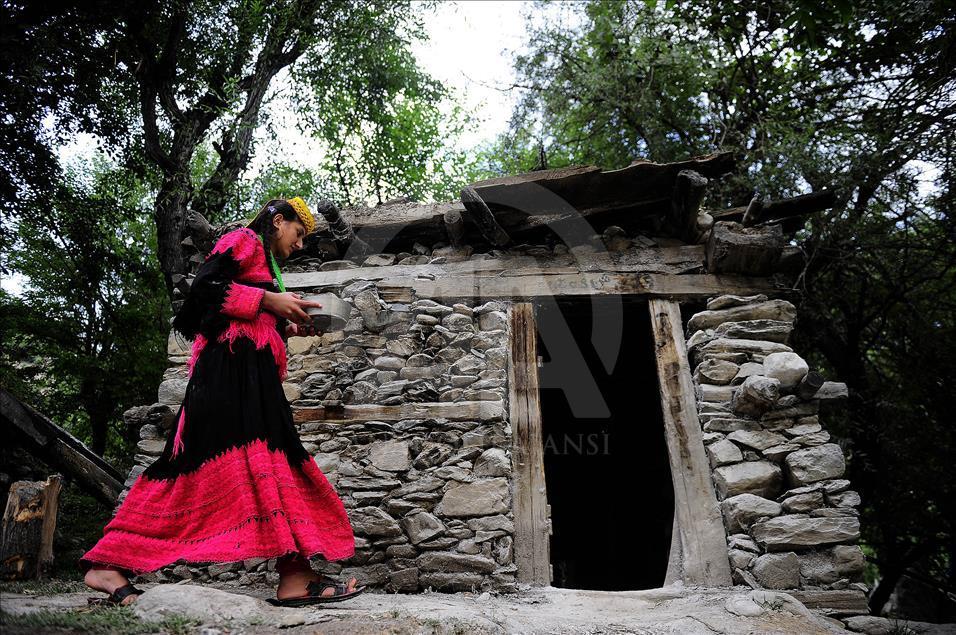 Čuvarice tradicije u Pakistanu: Žene iz naroda Kalash koji vjeruje da je potomak Aleksandra Velikog