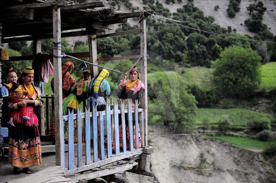 Čuvarice tradicije u Pakistanu: Žene iz naroda Kalash koji vjeruje da je potomak Aleksandra Velikog