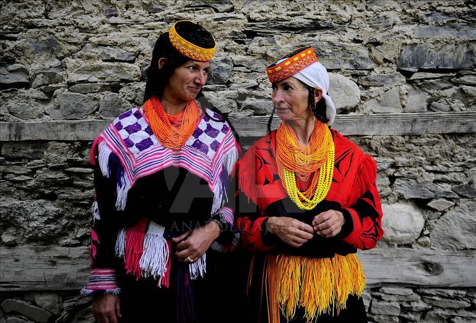 Čuvarice tradicije u Pakistanu: Žene iz naroda Kalash koji vjeruje da je potomak Aleksandra Velikog