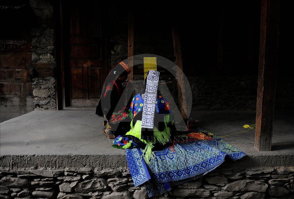 Čuvarice tradicije u Pakistanu: Žene iz naroda Kalash koji vjeruje da je potomak Aleksandra Velikog