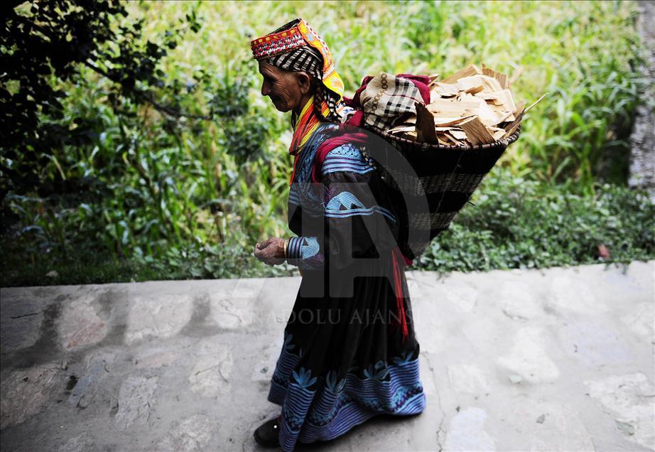 Čuvarice tradicije u Pakistanu: Žene iz naroda Kalash koji vjeruje da je potomak Aleksandra Velikog