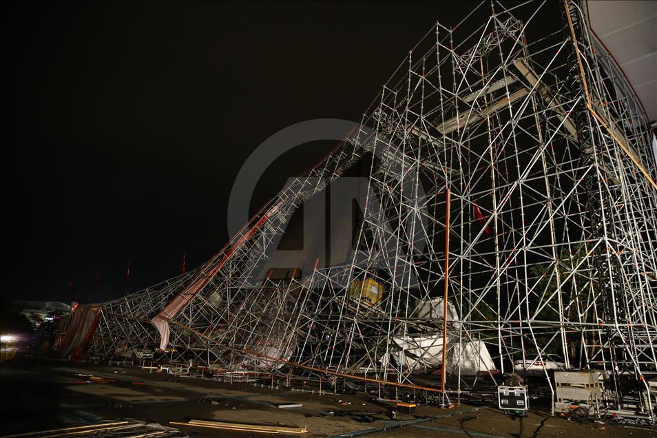 AKM'de tören için kurulan platform yıkıldı