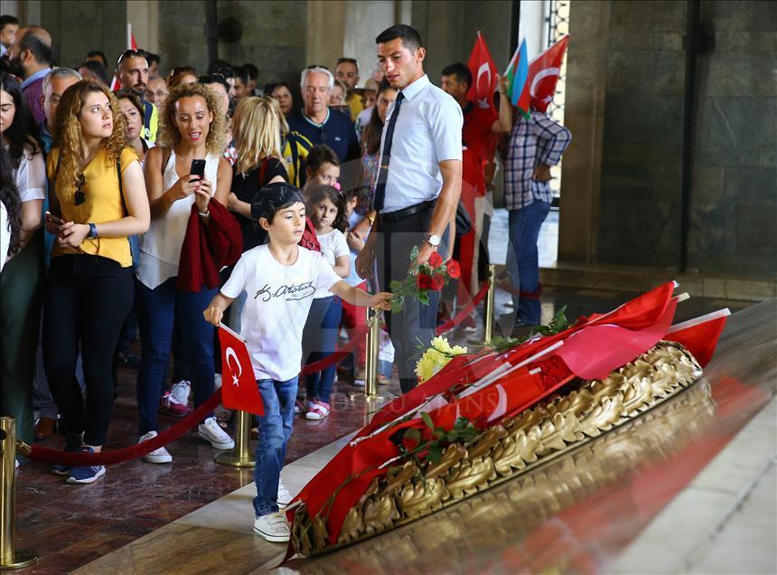 30 Ağustos Zafer Bayramı'nda Anıtkabir Ziyaretçi Akınına Uğradı
