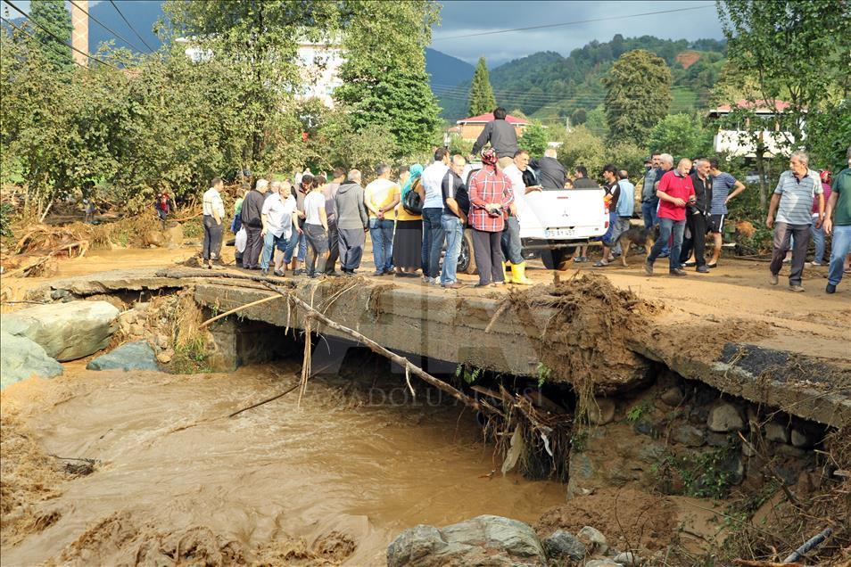 Rize'de şiddetli yağış