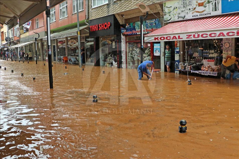 Rize'de şiddetli yağış