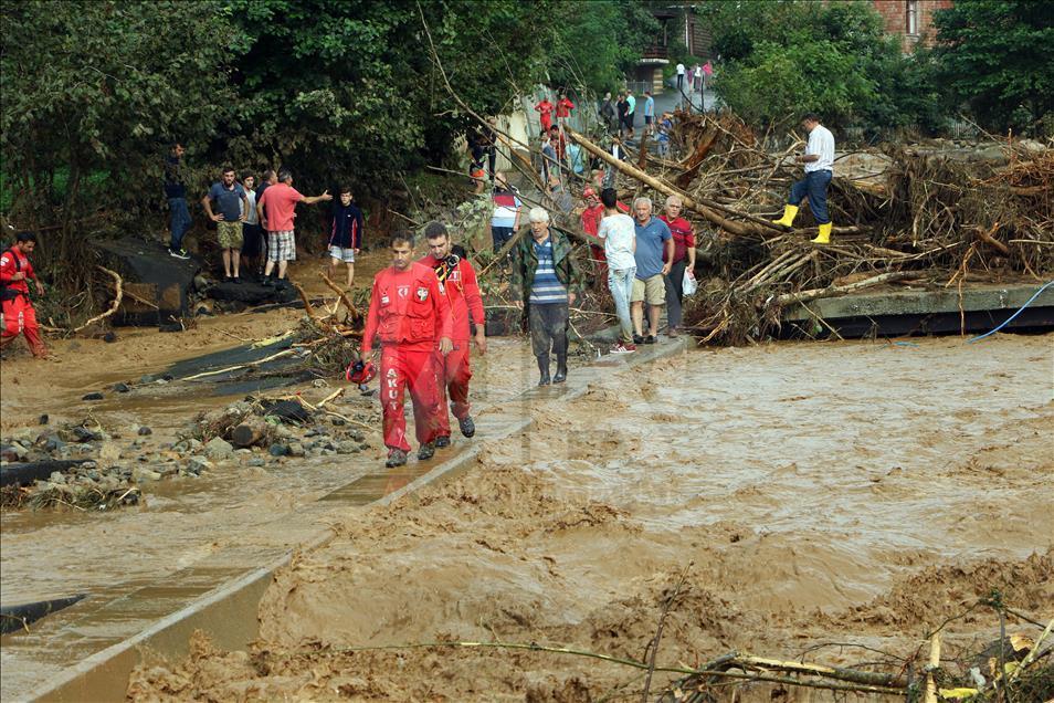 Rize'de şiddetli yağış