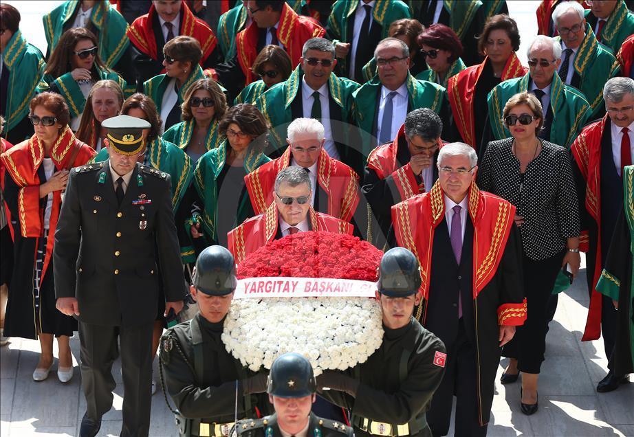 Yargıtay üyeleri Anıtkabir'i ziyaret etti.