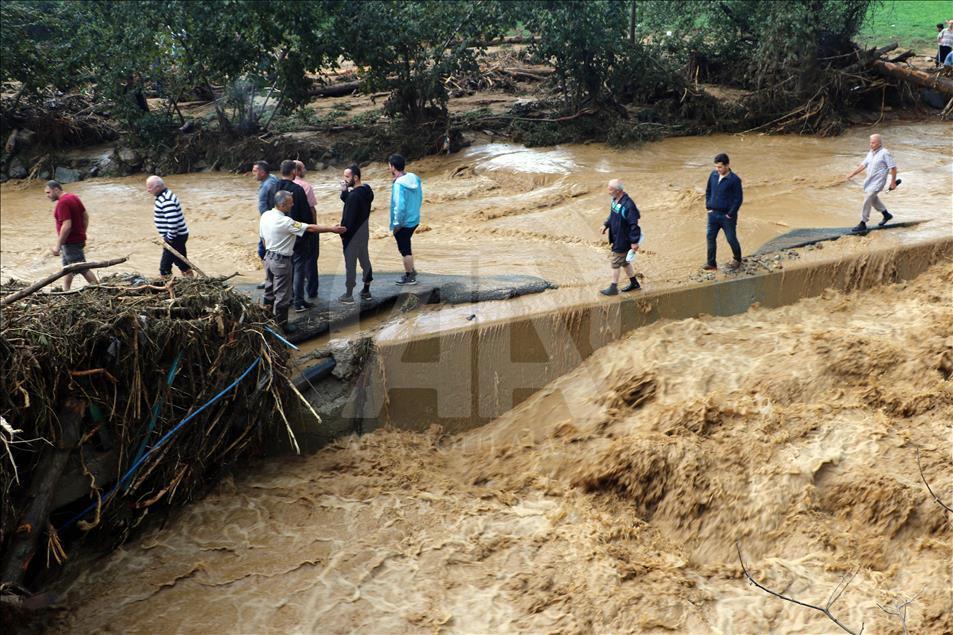 Rize'de şiddetli yağış