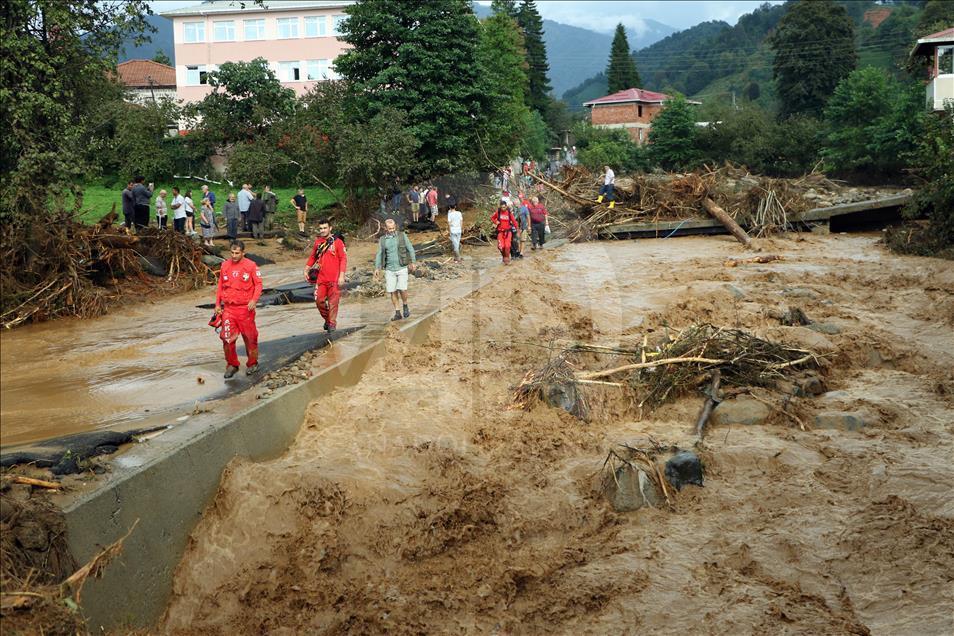 Rize'de şiddetli yağış