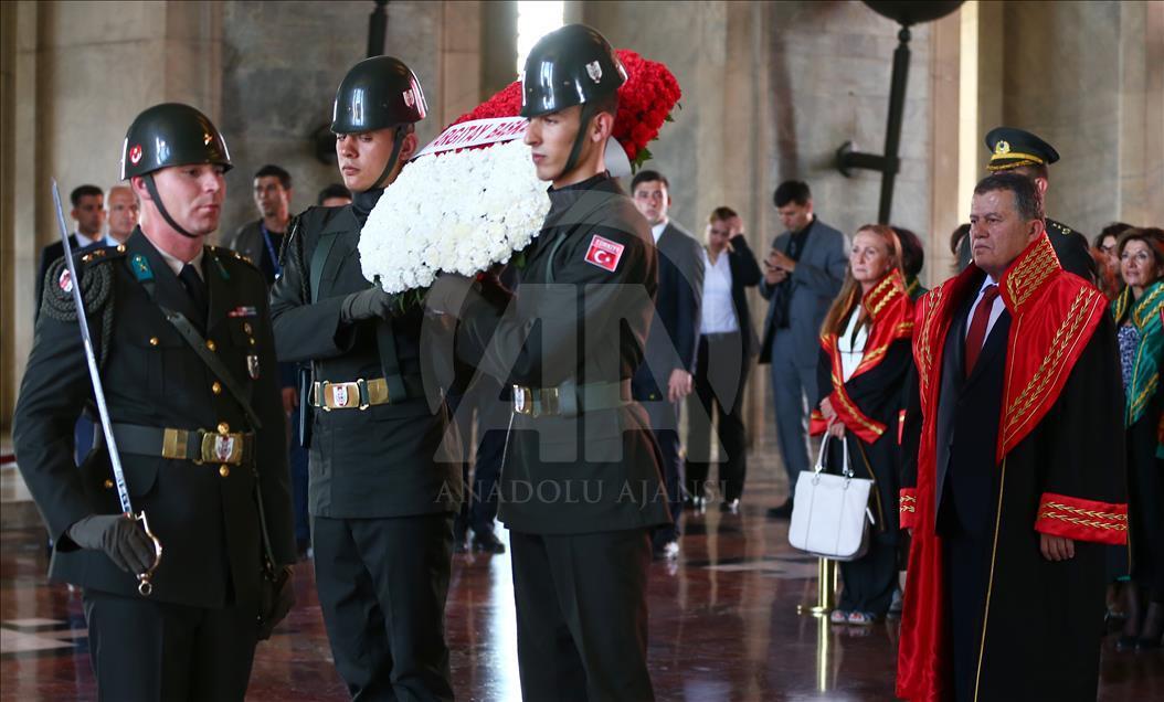 Yargıtay üyeleri Anıtkabir'i ziyaret etti.