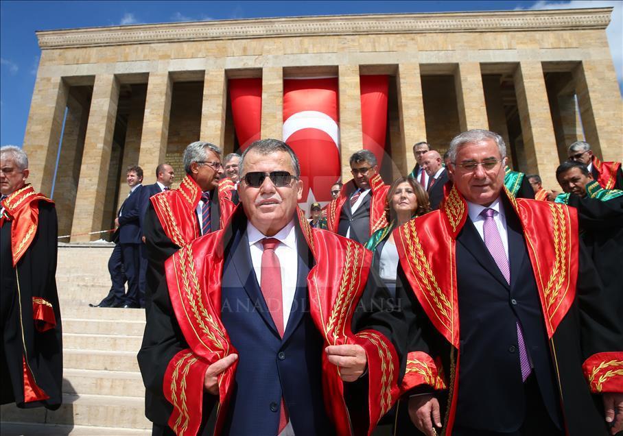 Yargıtay üyeleri Anıtkabir'i ziyaret etti.
