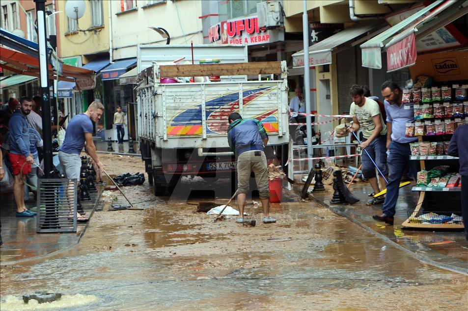 Rize'de şiddetli yağış