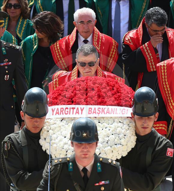 Yargıtay üyeleri Anıtkabir'i ziyaret etti.