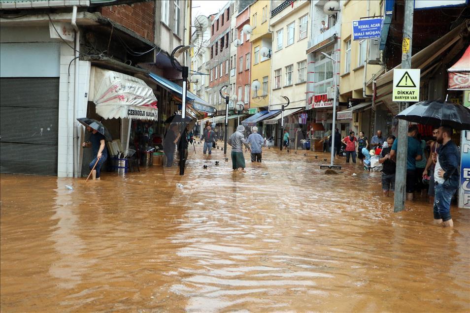 Rize'de şiddetli yağış