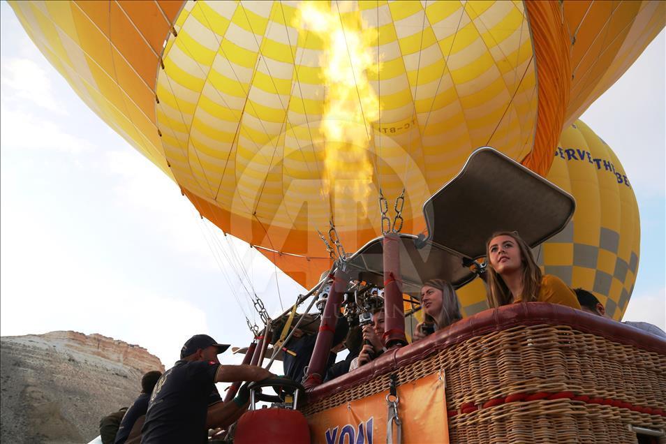 Полеты на воздушных шарах в Кападокии совершили 150 тыс туристов