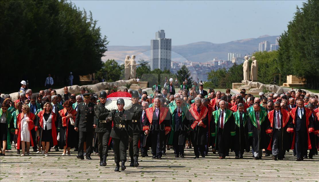 Yargıtay üyeleri Anıtkabir'i ziyaret etti.