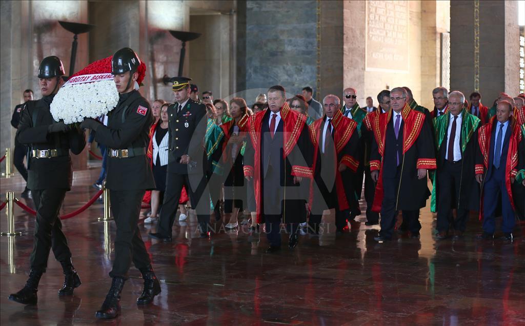 Yargıtay üyeleri Anıtkabir'i ziyaret etti.