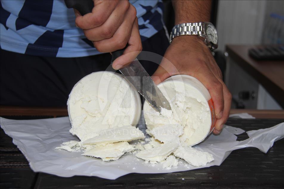 Yayladan sofraya Erzincan tulum peyniri