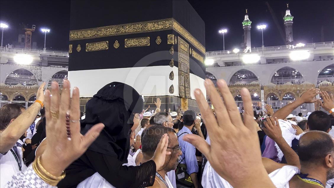 Kabe'den insan manzaraları