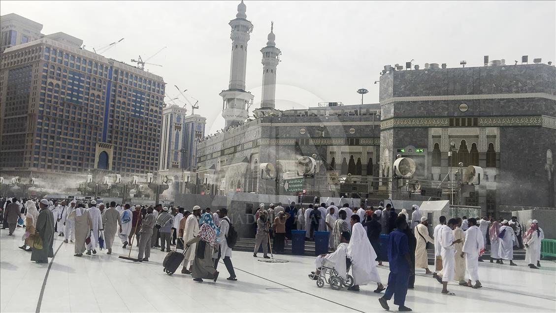 Kabe'den insan manzaraları