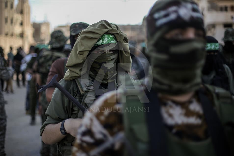 القسام يجوب شوارع غزة بتكبيرات العيد