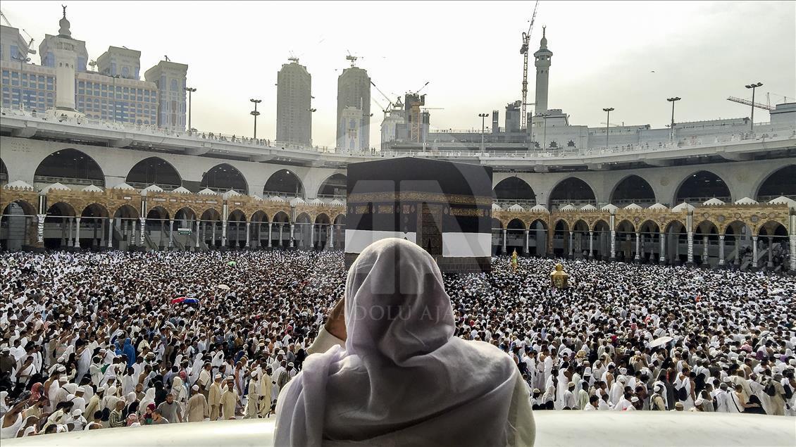 Kabe'den insan manzaraları