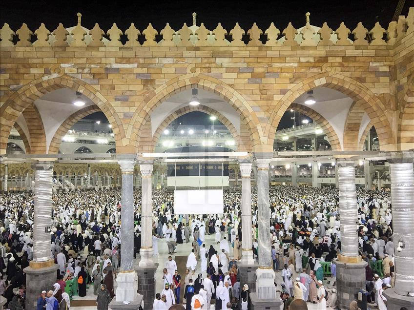 Kabe'den insan manzaraları