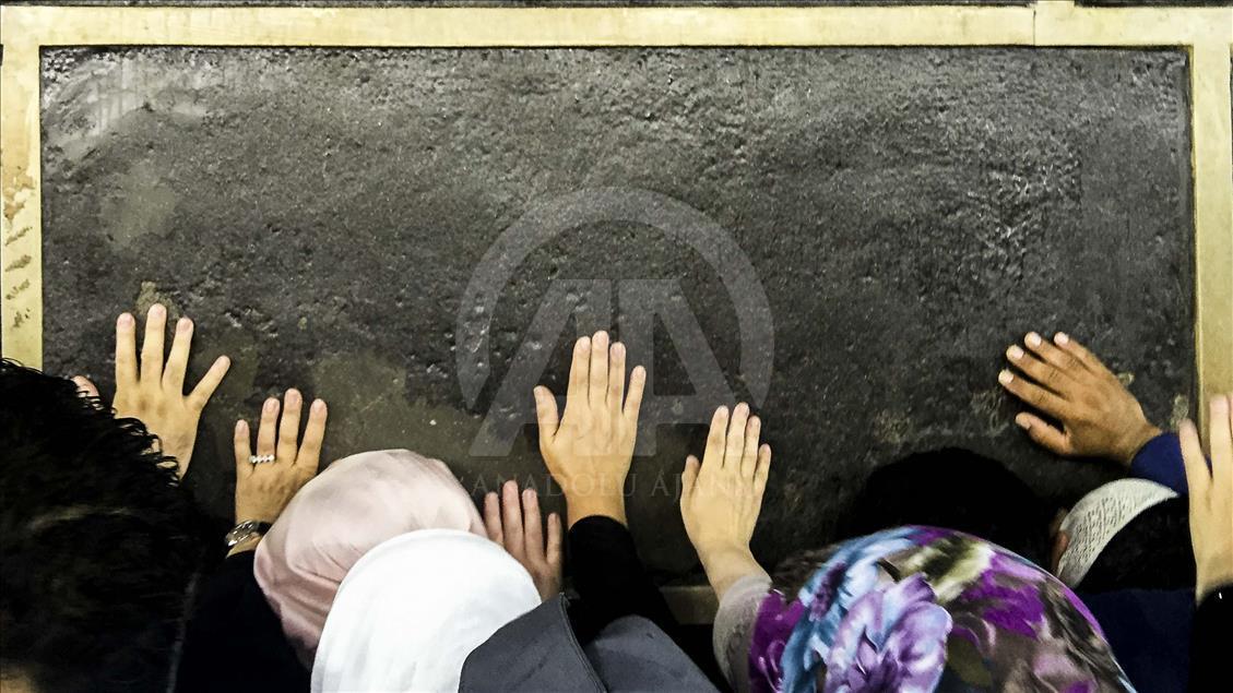 Kabe'den insan manzaraları