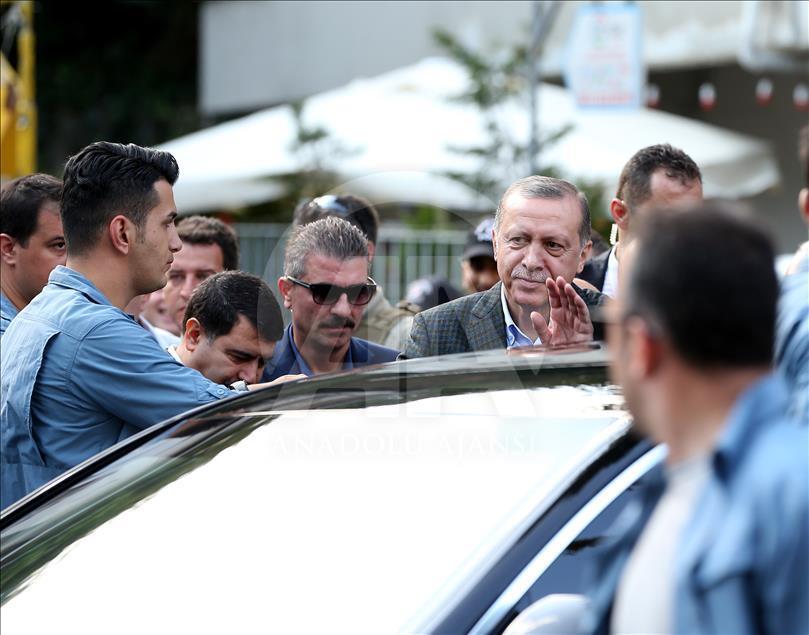 Cumhurbaşkanı Erdoğan bayram namazını İstanbul'da kıldı