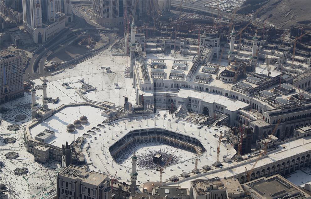 AA ekibi, Kabe'yi havadan görüntüledi