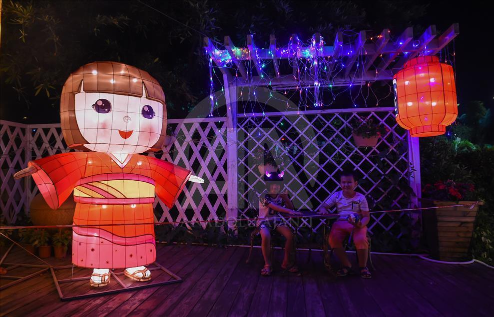 Çin'de "İpek Yolu" temalı fener festivali