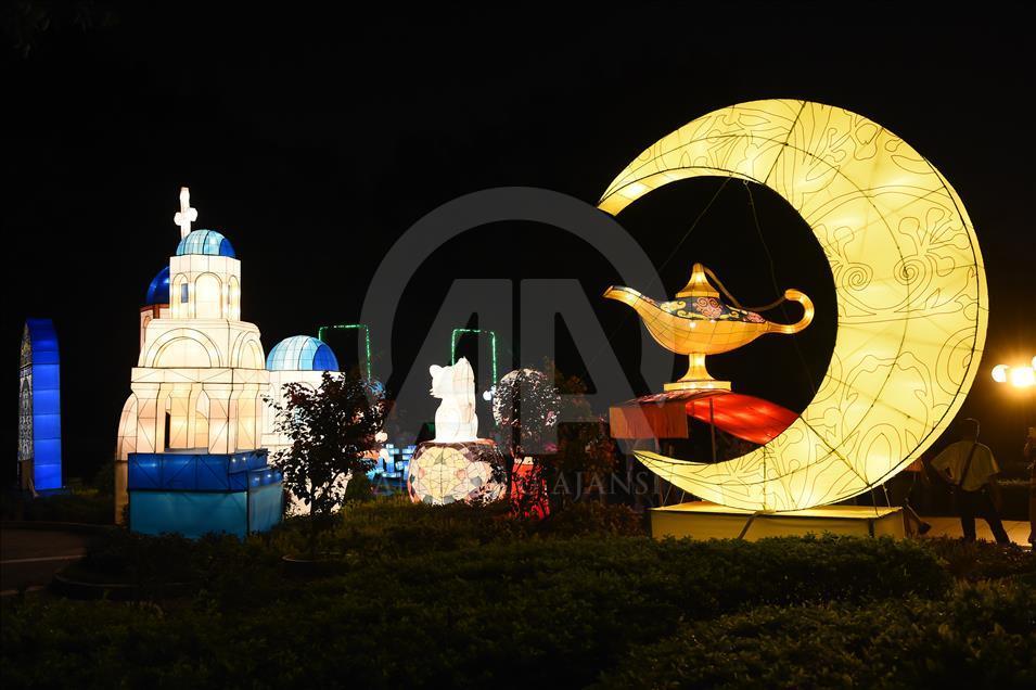 Çin'de "İpek Yolu" temalı fener festivali