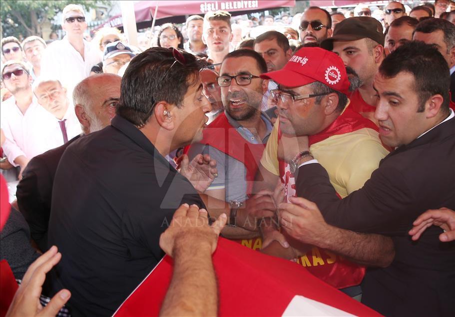 Sanatçı Tarık Akan son yolculuğuna uğurlanıyor