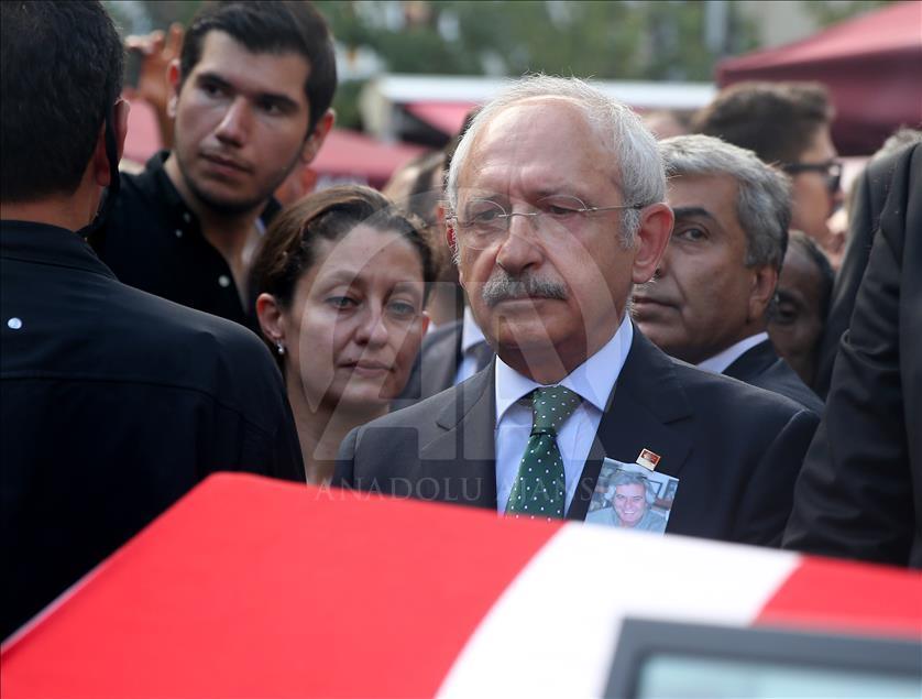 Sanatçı Tarık Akan son yolculuğuna uğurlanıyor