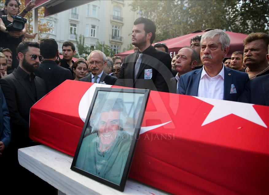 Sanatçı Tarık Akan son yolculuğuna uğurlanıyor