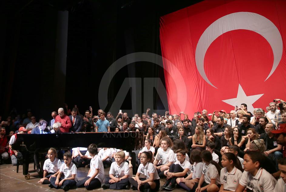 Sanatçı Tarık Akan son yolculuğuna uğurlanıyor
