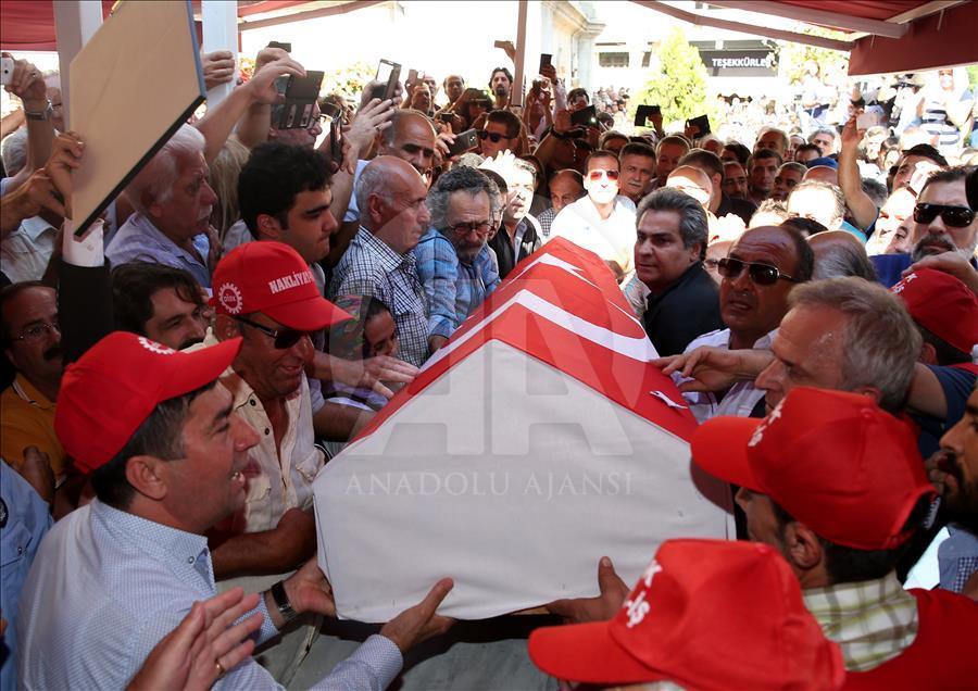 Sanatçı Tarık Akan son yolculuğuna uğurlanıyor
