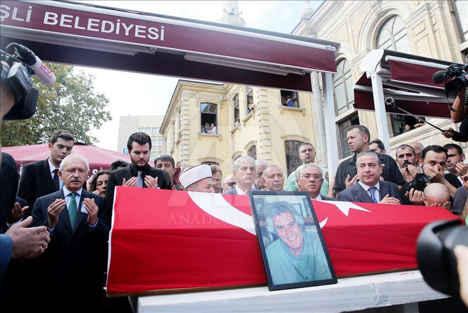 Sanatçı Tarık Akan son yolculuğuna uğurlanıyor