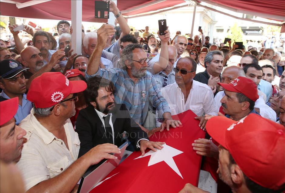 Sanatçı Tarık Akan son yolculuğuna uğurlanıyor