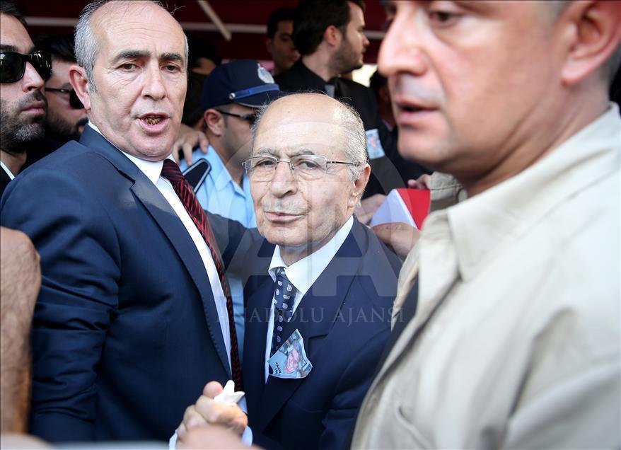 Sanatçı Tarık Akan son yolculuğuna uğurlanıyor