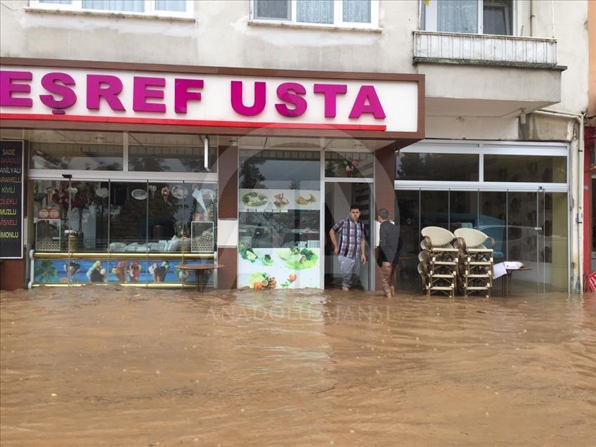 Trabzon'da sağanak