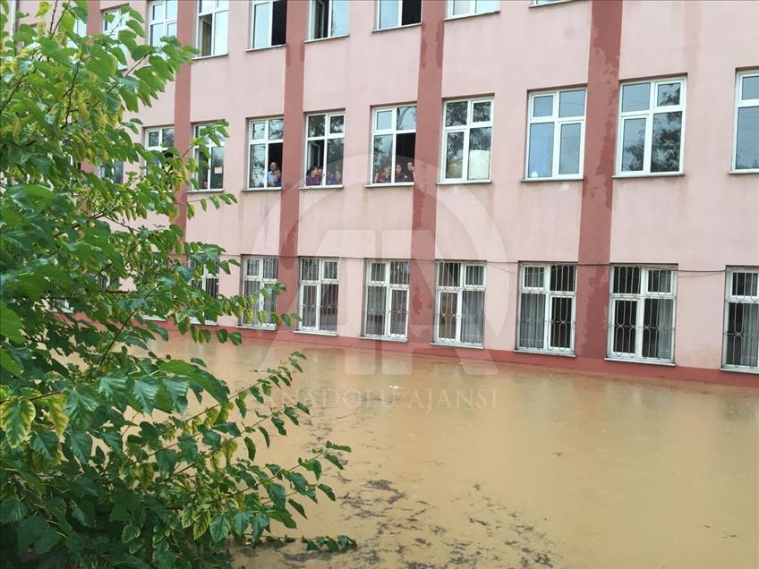 Trabzon'da sağanak
