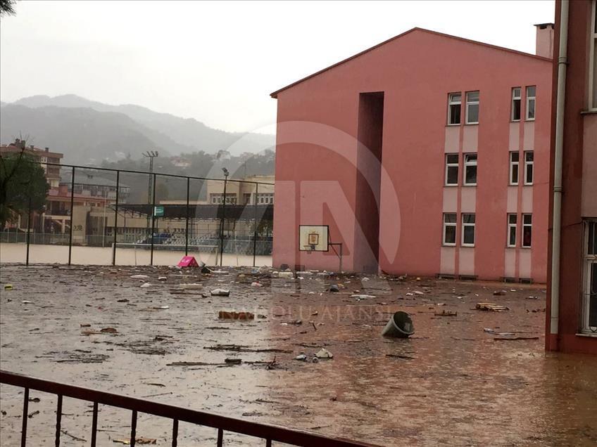 Trabzon'da sağanak