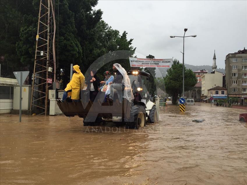 Trabzon'da sağanak