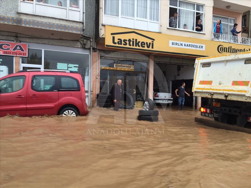 Trabzon'da sağanak