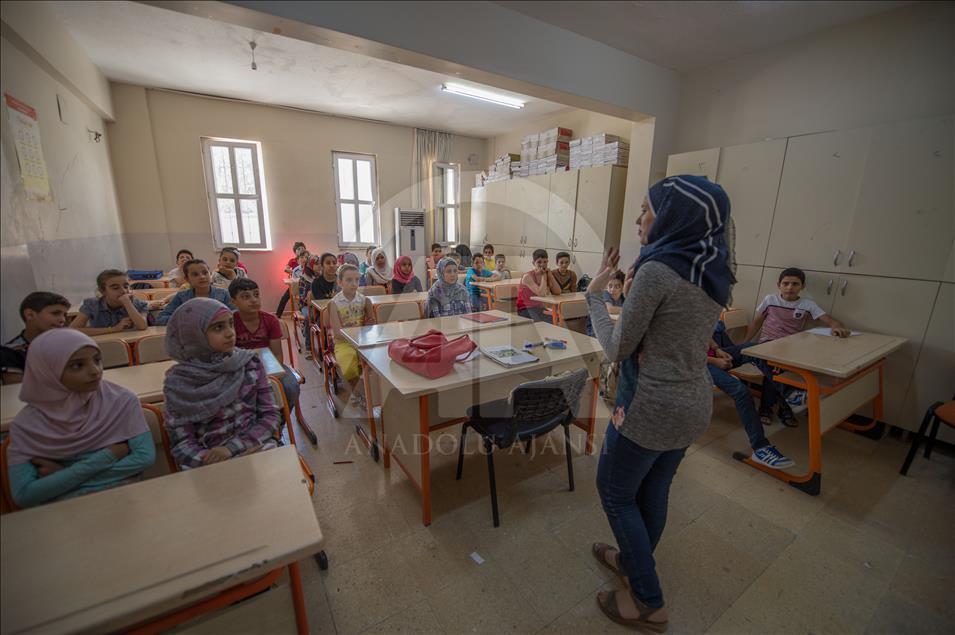 Syrian students go to school in Turkey's Sanliurfa