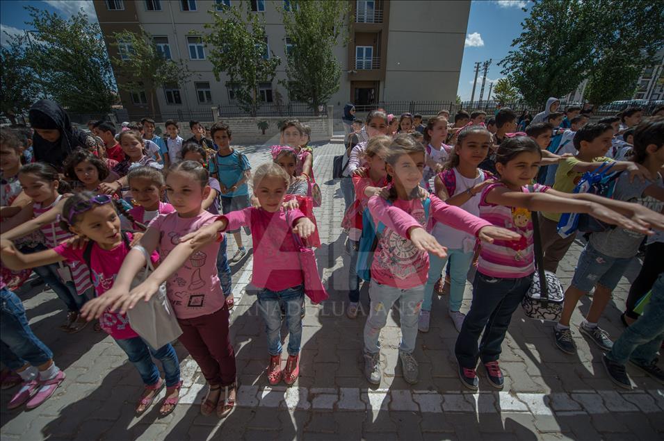 Syrian students go to school in Turkey's Sanliurfa