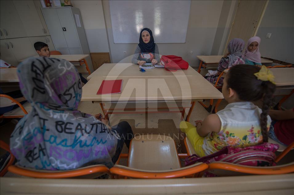 Syrian students go to school in Turkey's Sanliurfa