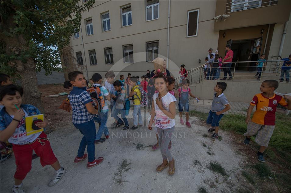 Syrian students go to school in Turkey's Sanliurfa
